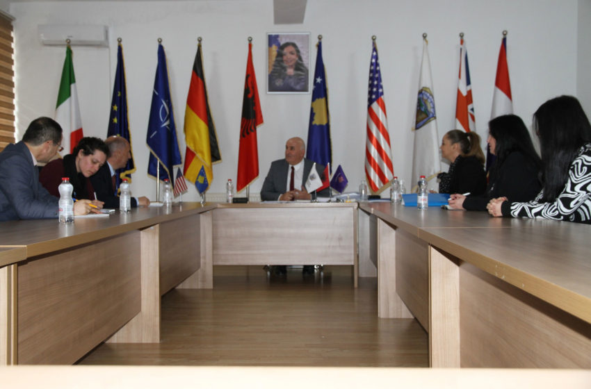  Kryetari Haliti priti në takim drejtorin e ri të Zyrës Rajonale të OSBE-së në Gjilan, Igli Totozani