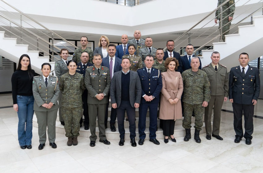  Oficerët e ‘Kursit të Lartë për Siguri dhe Mbrojtje’ nga Shqipëria kanë vizituar Ministrinë e Mbrojtjes