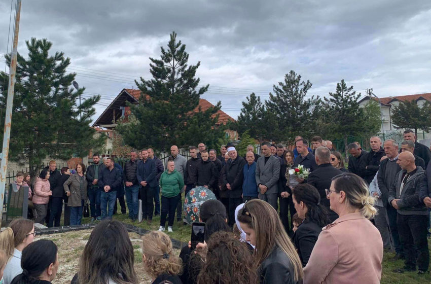  Rashiti: T’i kujtojmë gjithmonë të gjithë martirët, dëshmorët dhe heronjtë tanë që dhanë gjakun e tyre për lirinë dhe shtetin e Kosovës
