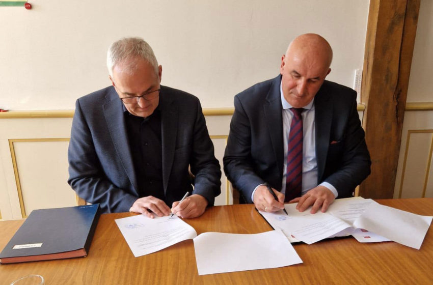  Kryetari Haliti nënshkroi marrëveshjen e binjakëzimit të Vitisë me Krichhainin e Gjermanisë