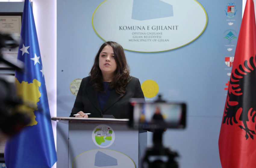  Drejtoresha Doruntina Hasani fton qytetarët e Gjilanit në konsultim publik për planin e integritetit komunal