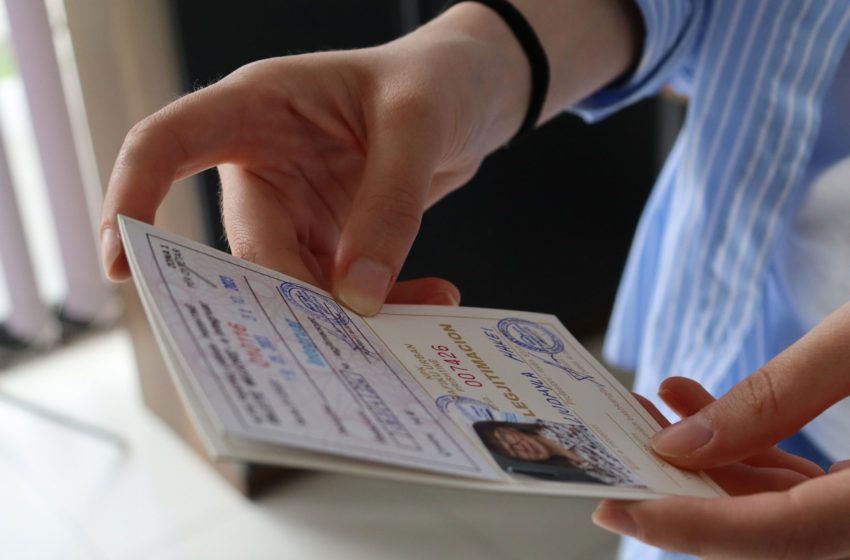 Gazetarët ukrainas dhe afganë pajisjen me kartela udhëtimi nga Trafiku Urban