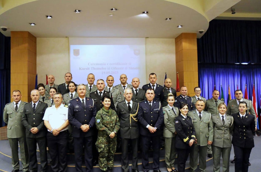  Oficerë të FSK-së, përfundojnë “Kursin Themelor të Oficerit të Shtabit” në Shqipëri