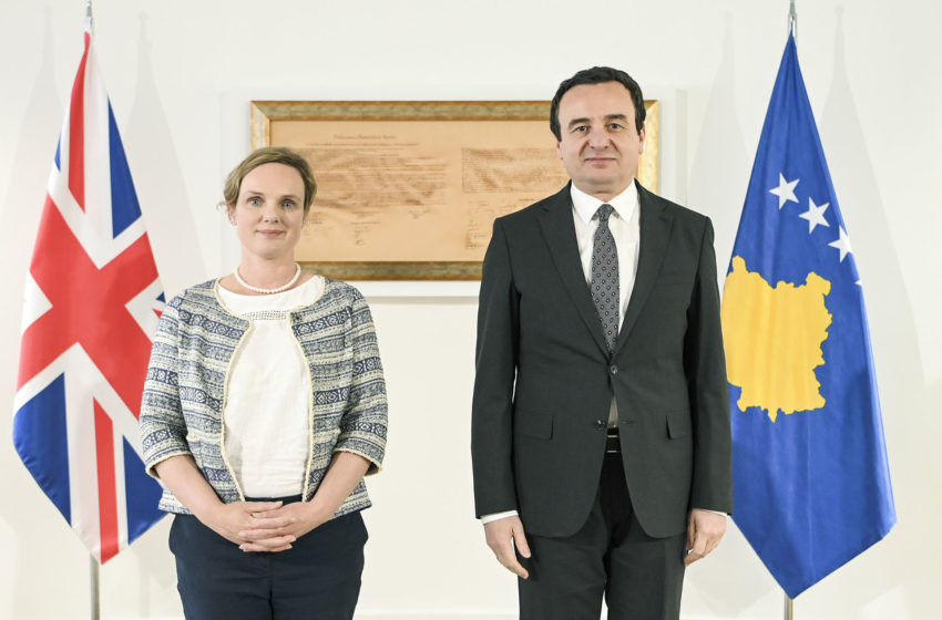  Kryeministri Kurti takoi diplomaten britanike, znj. Billinge e njofton për Asociacionin sipas modelit kroat