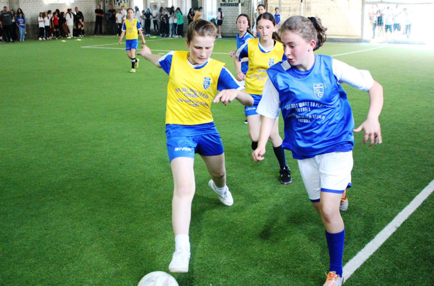  Në Viti u mbajtën garat e projektit ”Girls just want to play football”