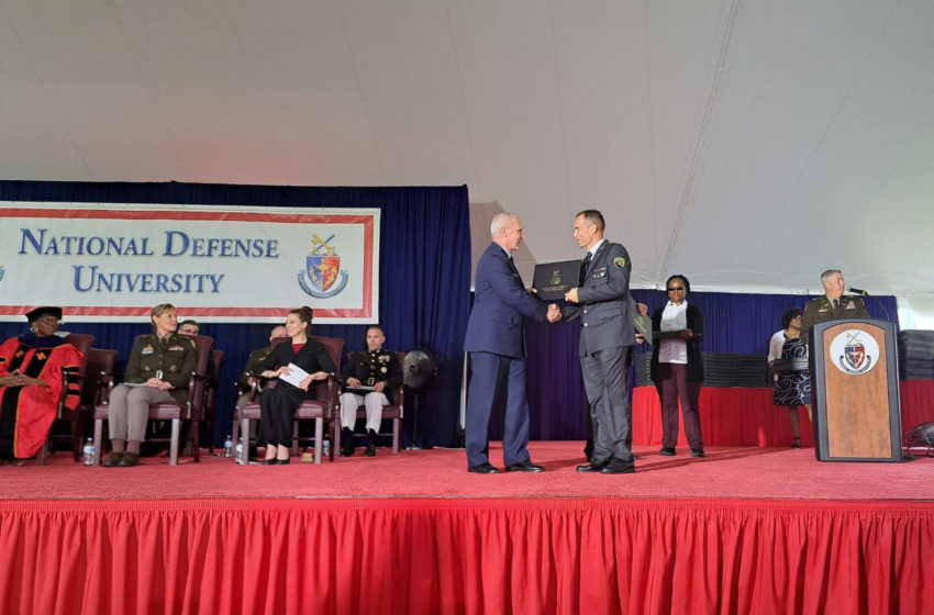  Koloneli i FSK-së diplomoi në Universitetin e Mbrojtjes Kombëtare