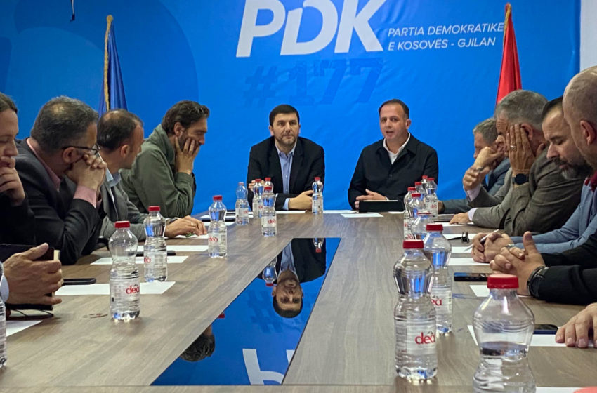  Kreu i PDK-së zbret në degën e Gjilanit, flitet për situatën politike në komunë pas prishjes së koalicionit me Vetëvendosjen