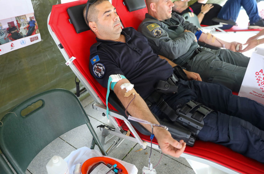  Pjesëtarët e Policisë së Kosovës dhurojnë gjak
