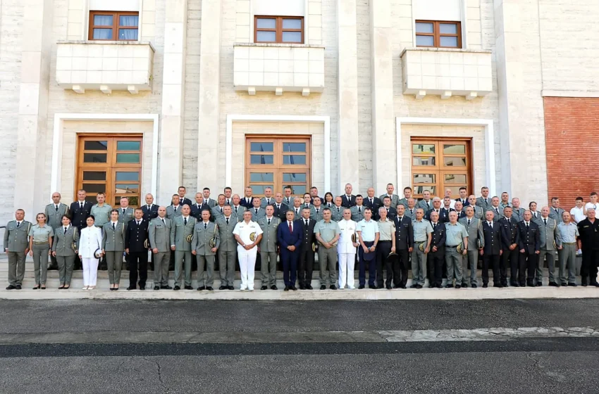  Diplomojnë 17 oficerë të FSK-së, në Republikën e Shqipërisë