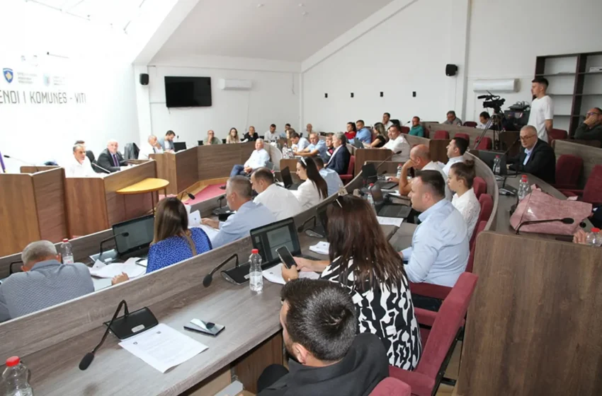  Diskutohet për punën gjashtëmujore të kryetarit të komunës