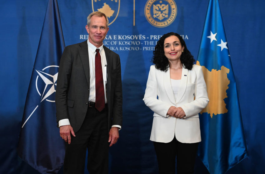  Presidentja Osmani takoi Ndihmës Sekretarin e Përgjithshëm në NATO-s për operacione, Thomas Goffus