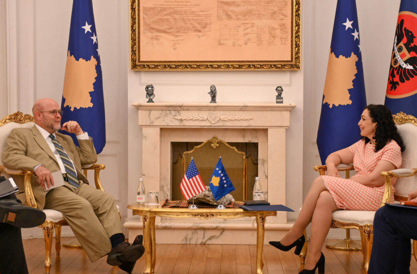  Presidentja Osmani takoi ambasadorin e Shteteve të Bashkuara, Jeffrey Hovenier