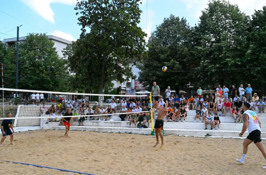  ‘’Beach Volley’’, turneu që bashkoi adhuruesit e lojës së volejbollit