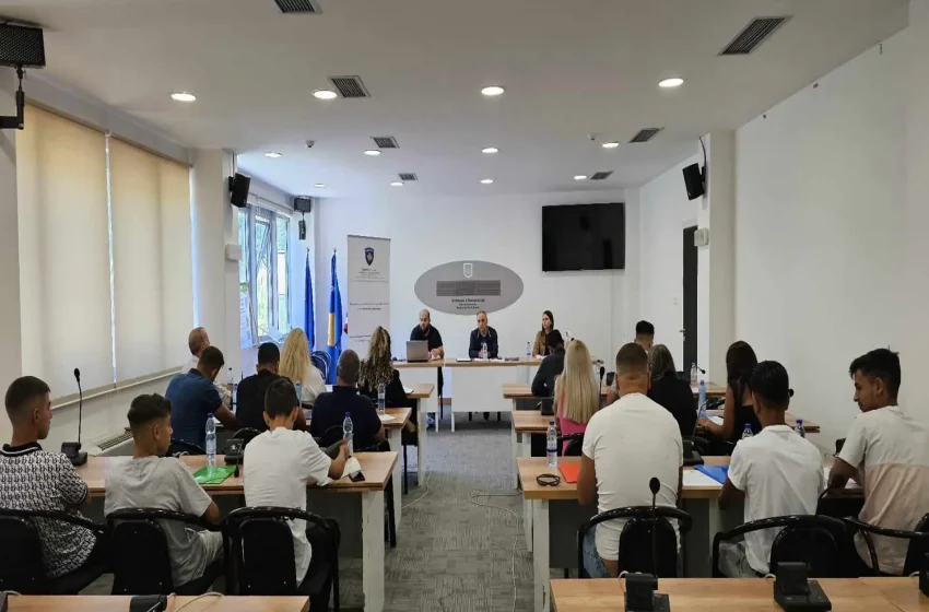  Tryezë: Promovimi i të drejtave të komunitetit rom dhe pjesëtarëve të saj në jetën institucional