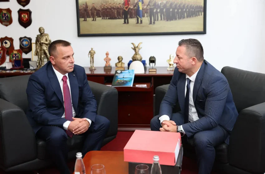  Ejup Maqedonci pranoi zyrtarisht detyrën e Ministrit të Mbrojtjes