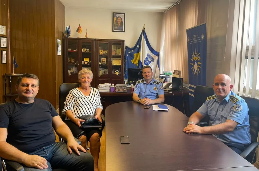  Margaret Rae oficere britanike viziton Policinë e Kosovës në Gjilan