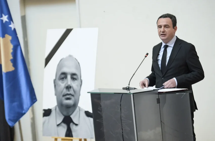  Kryeministri Kurti mori pjesë në mbledhjen komemorative të organizuar në nderim të Heroit të Republikës së Kosovës, Afrim Bunjaku