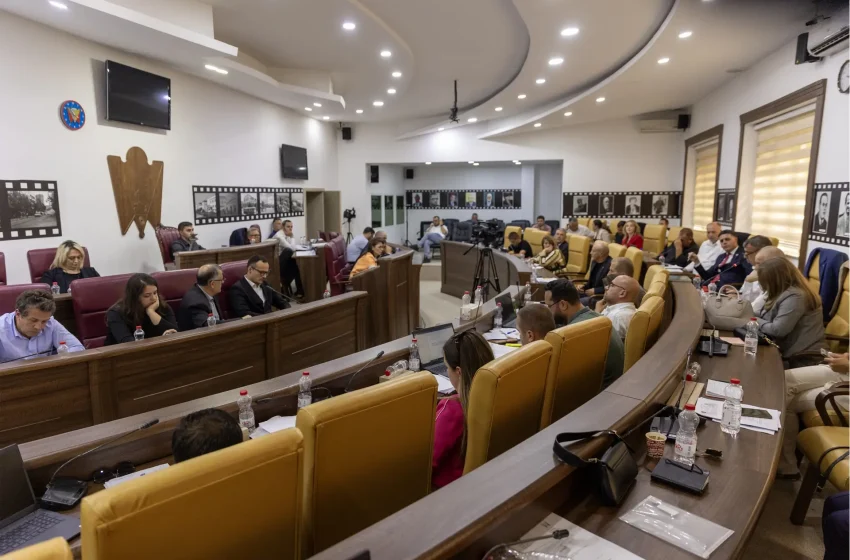  Kryetari i Gjilanit, Alban Hyseni raporton para Kuvendit për punën e tij në këtë 6-mujor