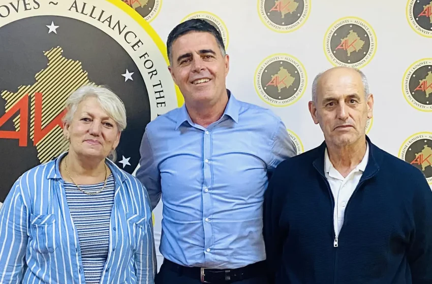  Mësimdhënësit Zjavere Sherifi dhe Fehmi Sherifi prej sot i bashkohen Aleancës në Gjilan