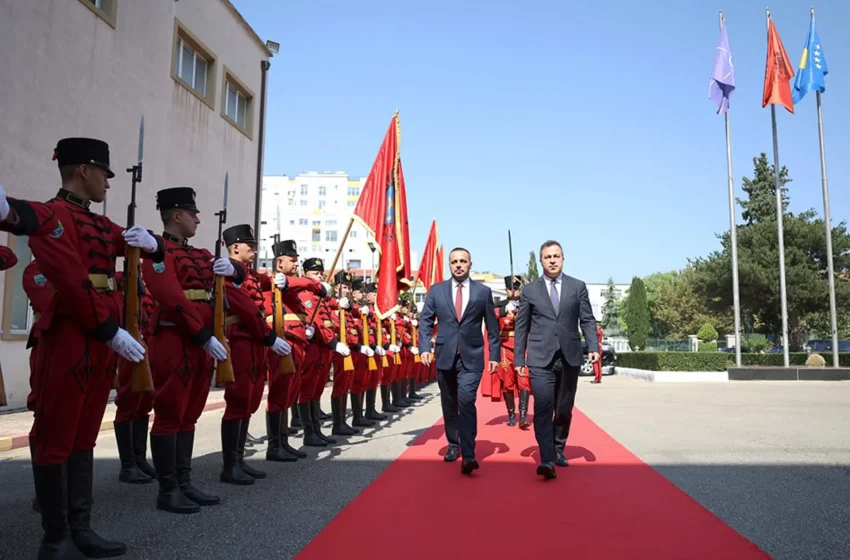  Ministri i Mbrojtjes, Ejup Maqedonci ka realizuar vizitën e tij të parë zyrtare në Republikën e Shqipërisë