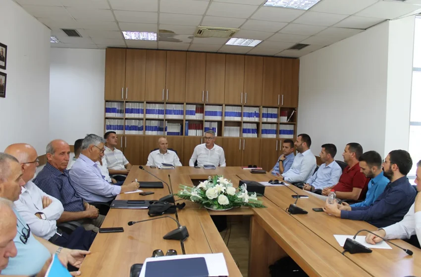  Kryetari Gjykatës në Gjilan takon Udhëheqësin e Odës së Avokatëve të Gjilanit të shoqëruar me disa avokatë të tjerë