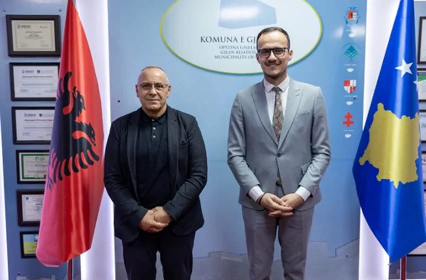  Presidenti i FFK-së, Agim Ademi pritet nga kryetari i Komunës së Gjilanit, Alban Hyseni 