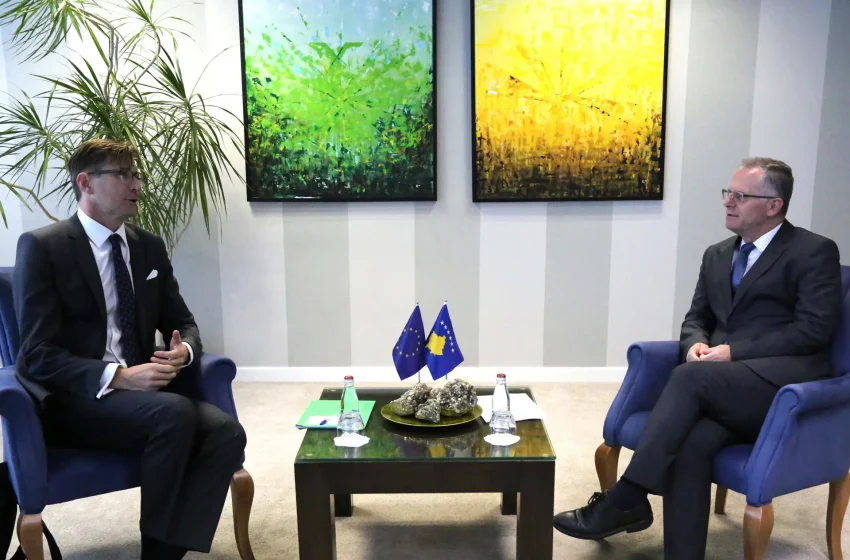  Zëvendëskryeministri Bislimi takon zyrtarin e BE-së, Marko Makovec