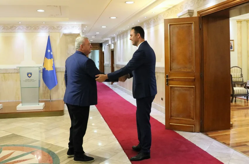  Kryetari i Kuvendit, Glauk Konjufca priti në takim kryetarin e FSHF-së, Armand Duka