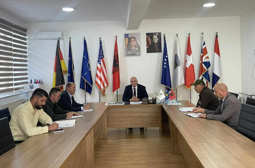  Kryetari Sokol Haliti priti në takim sekretarin e Ministrisë së Zhvillimit Rajonal, Besim Kamberaj