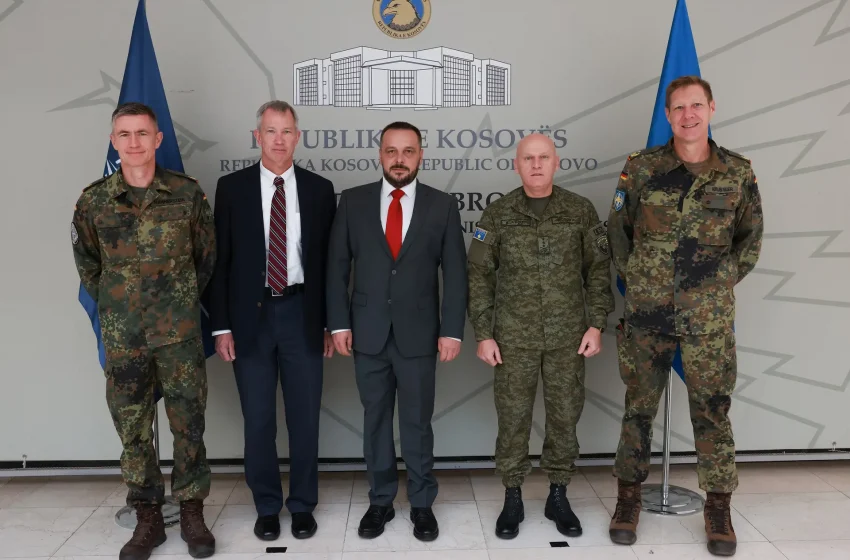  Ministri Maqedonci dhe Gjeneral Jashari takojnë Ndihmës Sekretarin e Përgjithshëm të NATO-s për Operacione, Thomas Goffus