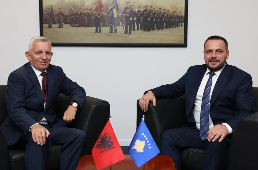  Ministri Maqedonci priti në takim lamtumirës ambasadorin Minxhozi