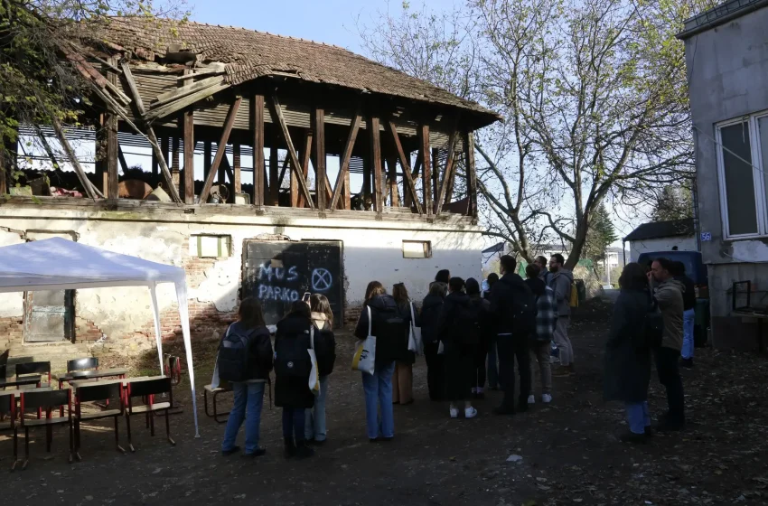  Mbahet punëtoria me studentët e Fakultetit të Arkitekturës në Kamenicë