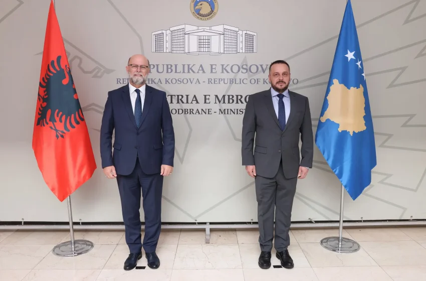  Ministri Ejup Maqedonci priti në takim ambasadorin e ri të Shqipërisë, Petrit Malaj