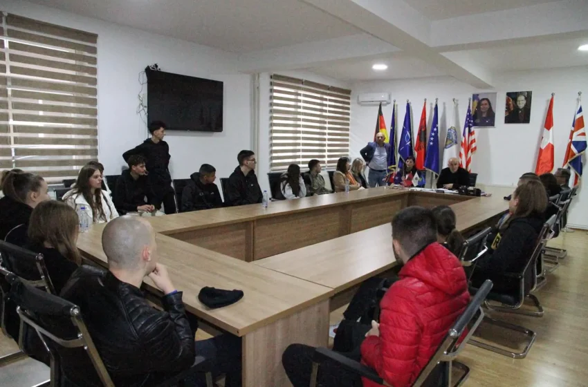  Kryetari i Vitisë priti në takim nxënës nga Sarajeva
