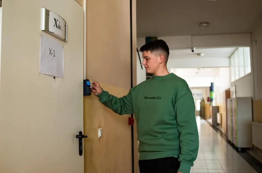  Shkollat në Kamenicë pajisen me sistem digjital vijueshmërie