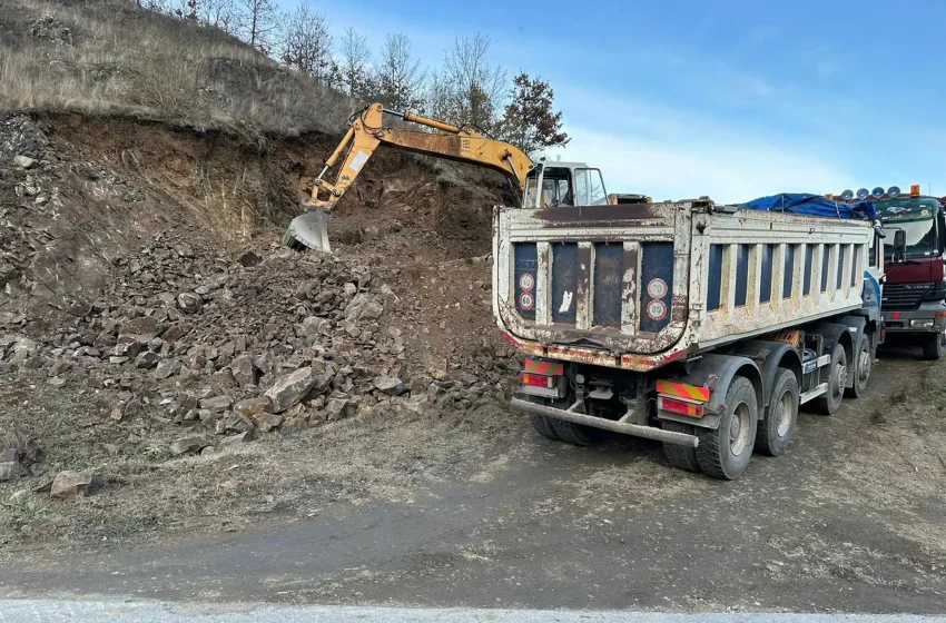  Komuna e Kamenicës: Sekuestrohen dy kamionëve dhe një ekskavator