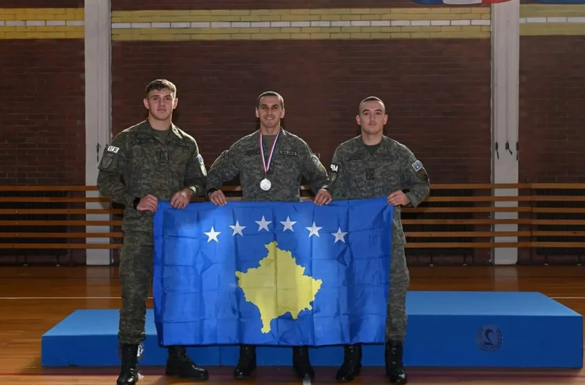  Oficeri i FSK-së arrin rezultate të larta në garën “Virbus Unitis 2023” në Kroaci