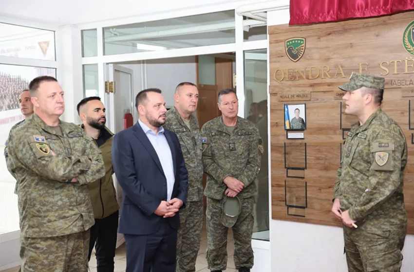  Ministri i Mbrojtjes, Ejup Maqedonci ka vizituar sot Komandën e Doktrinës dhe Stërvitjes