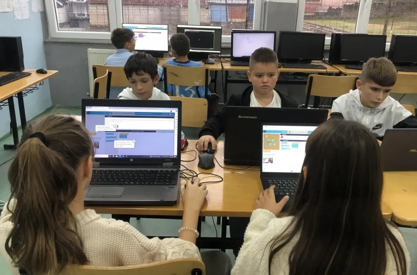  Në shkollat e Kamenicës organizohet java e kodimit