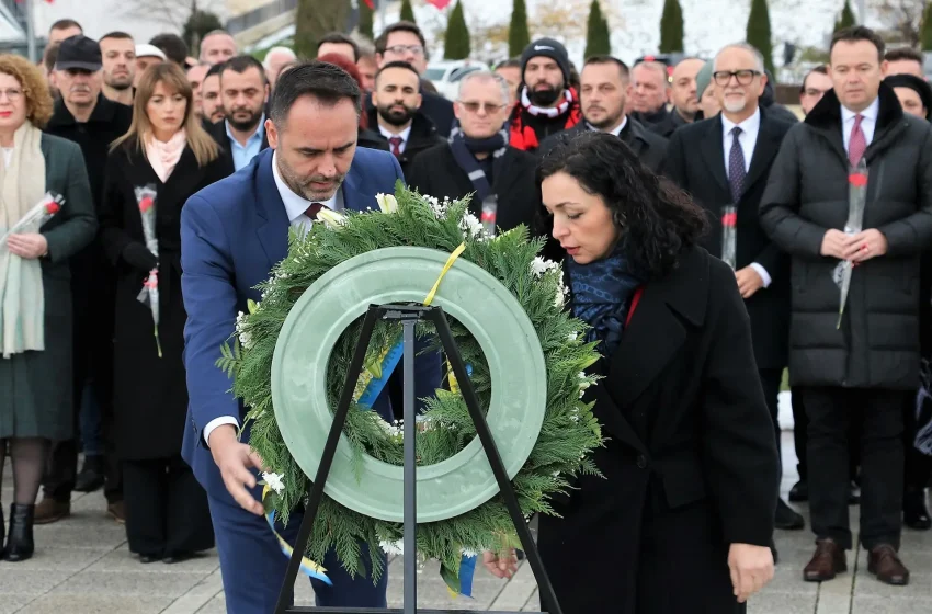  Për nder të 28 Nëntorit, Konjufca bëri homazhe në Prekaz dhe Boletin