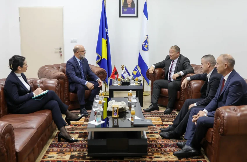  Drejtori i Përgjithshëm i Policisë së Kosovës priti në takim ambasadorin e Republikës së Shqipërisë