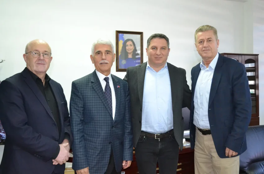  Rektori i Universitetit “Kadri Zeka” ka pritur në takim Kryetarin e Shoqatës Kulturore nga Bursa e Turqisë