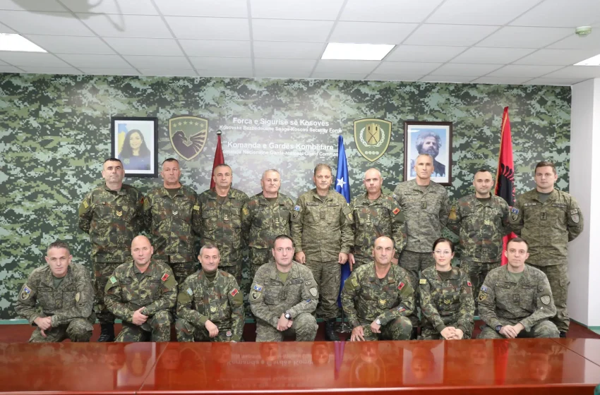  Ushtarakët nga Shqipëria qëndrojnë për vizitë në FSK