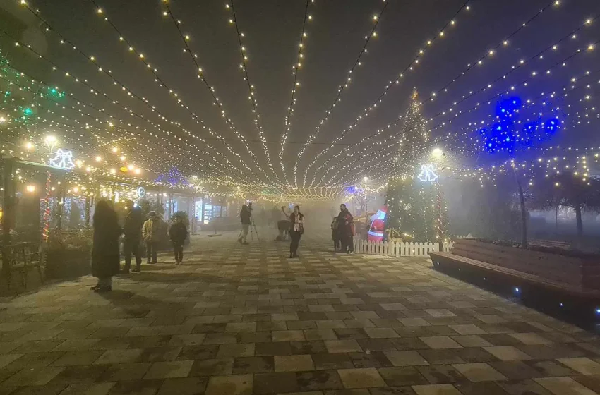  Vitia sonte ka ndezur dritat festive në sheshin e qytetit