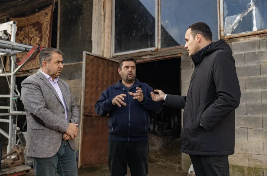  Kryetari Alban Hyseni viziton fermerin Muhamet Shala përfitues i subvencionimit të qumështit me 8 cent për litër