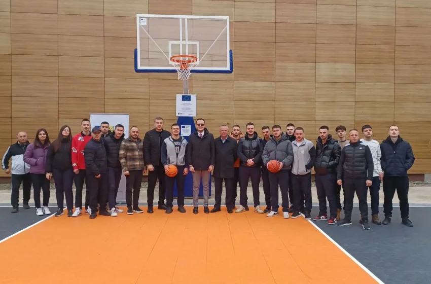  Përurohet fusha e basketit 3×3 në Gjimnazin Natyror “Xhavit Ahmeti”