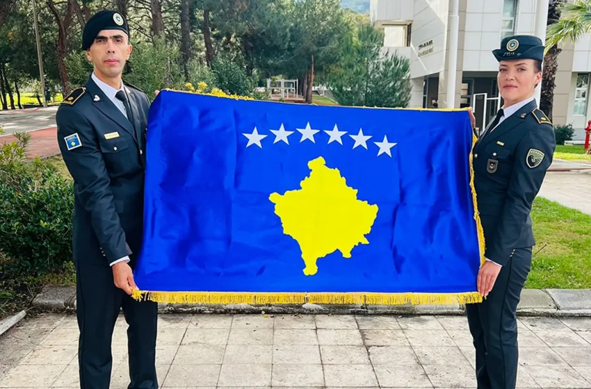  Dy pjesëtarë të FSK-së diplomuan me sukses në trajnimin për oficerë në Akademinë Ushtarake të Izmirit