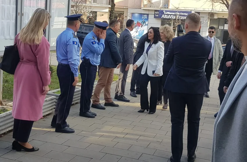  Presidentja e vendit viziton Policinë e Kosovës në prag të Vitit të Ri