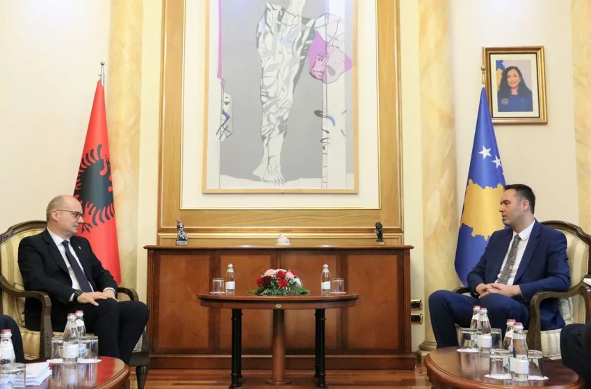  Kryetari Glauk Konjufca priti në takim Ministrin për Evropë dhe Punë të Jashtme të Shqipërisë, Igli Hasani