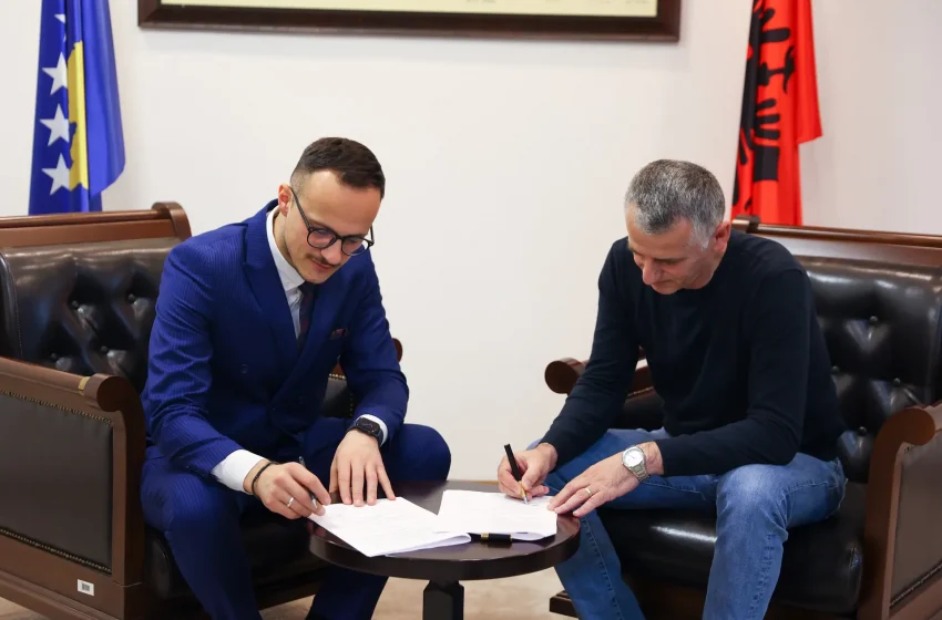  Kryetari Hyseni nënshkruan me zëvendësministrin Durmishi projektin e qarkores së madhe të qytetit në vlerë 27 milionë euro 
